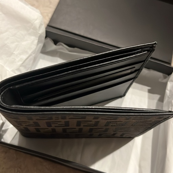 Fendi Mens Bifold Wallet, New with tissue paper tag and box. - Picture 10 of 13